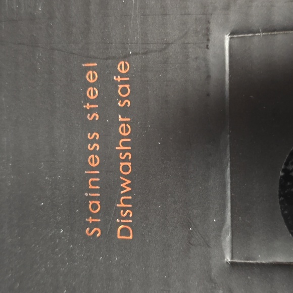 HOST PICK. NIB. Tahari Home 20pc Flatware Set - Picture 4 of 5